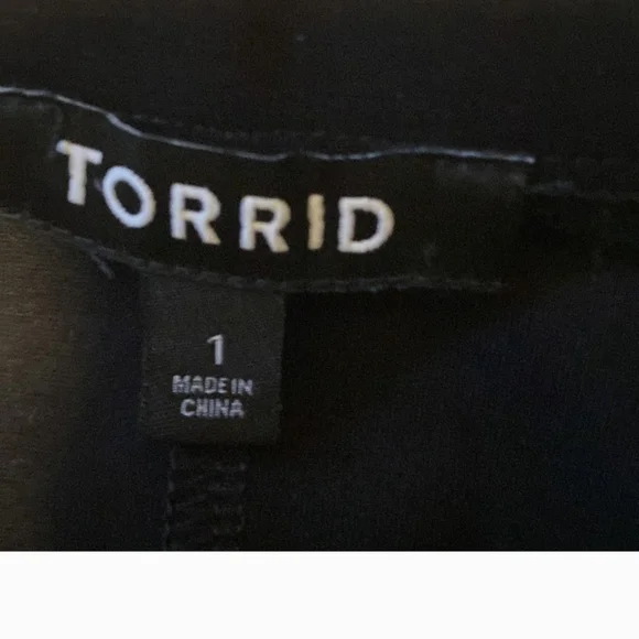 Elegant Black Lace-Up Skirt - Picture 6 of 6